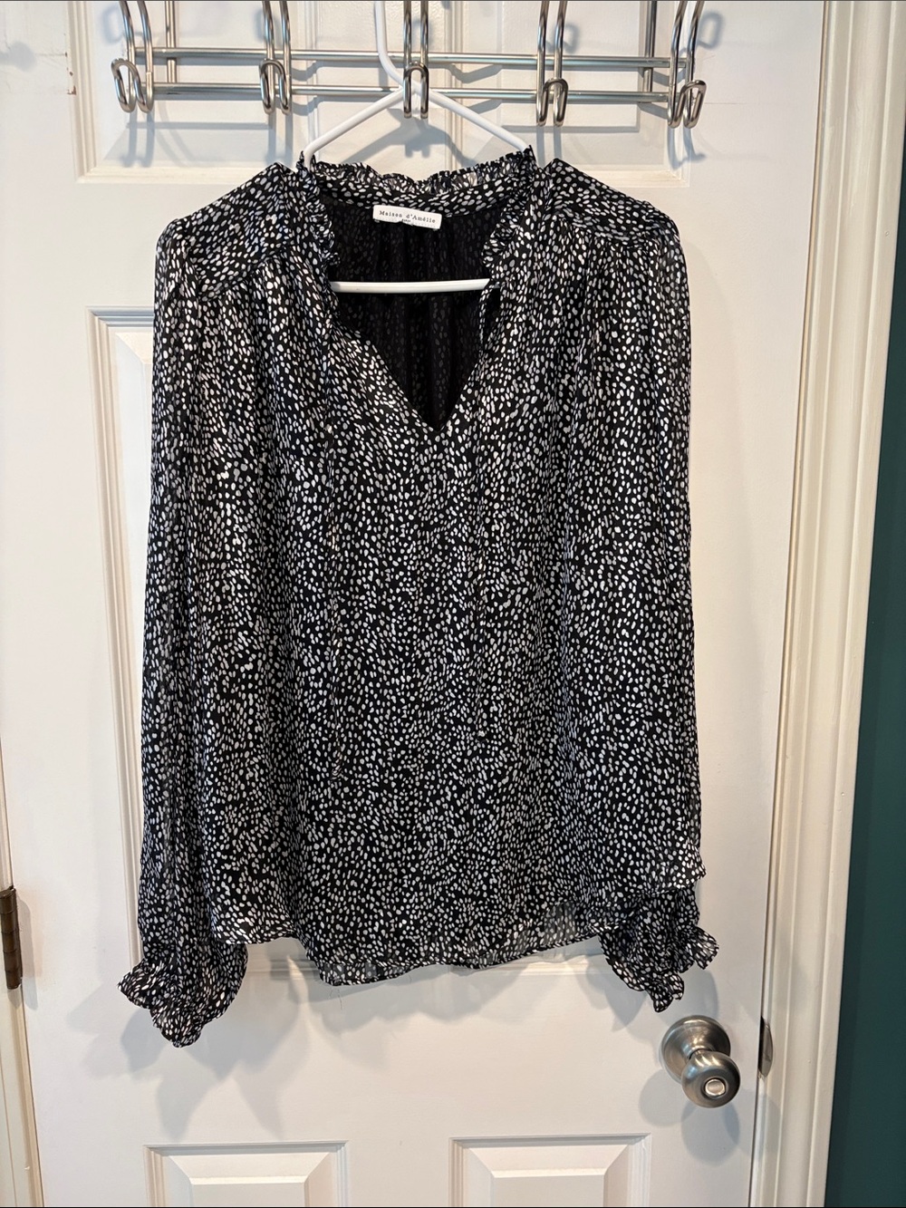 Madison d’Amelie Black and White Dot V-Neck Peasant Blouse